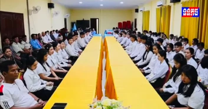 វីដេអូ: អភិបាលស្រុកស្ទោង ផ្ដល់អនុសាសន៍ល្អៗជាច្រើនចំណុចដល់បេក្ខជនត្រៀមប្រឡងសញ្ញាបត្រមធ្យមសិក្សាទុតិយភូមិឆ្នាំនេះ