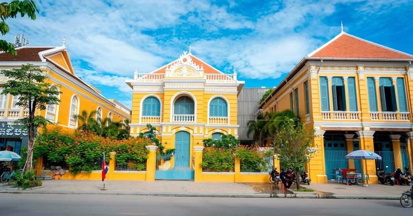 ខេត្តបាត់ដំបង គឺជាខេត្តទេសចរណ៍មួយដ៏សំខាន់ ស្ថិតនៅតំបន់ពាយព្យទិសនៃប្រទេសកម្ពុជា