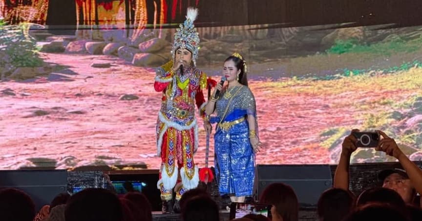 ក្រុមសិល្បៈមហាជនខេត្តតាកែវ មកសំដែងល្ខោនបាសាក់ ក្នុងព្រឹត្តិការណ៍ផ្លែឈើបាត់ដំបង ទាក់ទាញអ្នកទស្សនាយ៉ាងច្រើនកុះករ