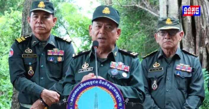 វីដេអូ៖ អតីតយុទ្ធជន និងប្រជាពលរដ្ឋក្រីក្រ ចំនួន ៣៥គ្រួសារ នៅឃុំដងកាំបិត ស្រុកសណ្ដាន់  ទទួលអំណោយមនុស្សធម៌របស់សម្ដេចមហាបវរធិបតី ហ៊ុន ម៉ាណែត និងលោកជំទាវ