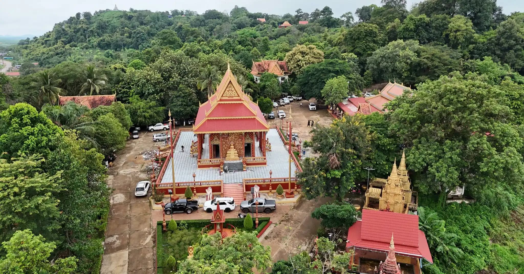 ក្នុងឱកាស នៃពិធីបុណ្យចូលព្រះវស្សាដែល នឹងឈានមក ដល់នាពេលខាងមុខ ថ្នាក់ដឹកនាំខេត្តរតនគិរី ប្រគេនទៀន វស្សាដល់ព្រះសង្ឃចំនួន ២០វត្ត ក្នុងខេត្ត
