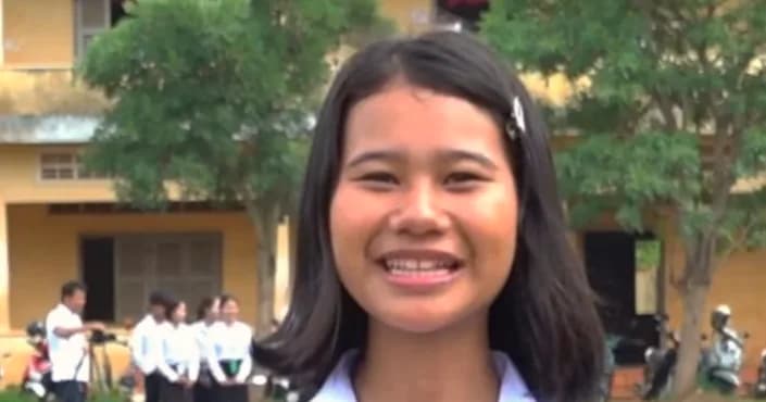 ចំណាប់អារម្មណ៍យុវតី ទៀង សុម៉ានីត រៀននៅវិទ្យាល័យទ្រៀល ស្រុកតាំងគោក ក្នុងកម្មវិធី អនុវត្តយុទ្ធនាការ«និយាយថាទេចំពោះព័ត៌មានក្លែងក្លាយ» ជំហានទី ២ នៅខេត្តកំពង់ធំ