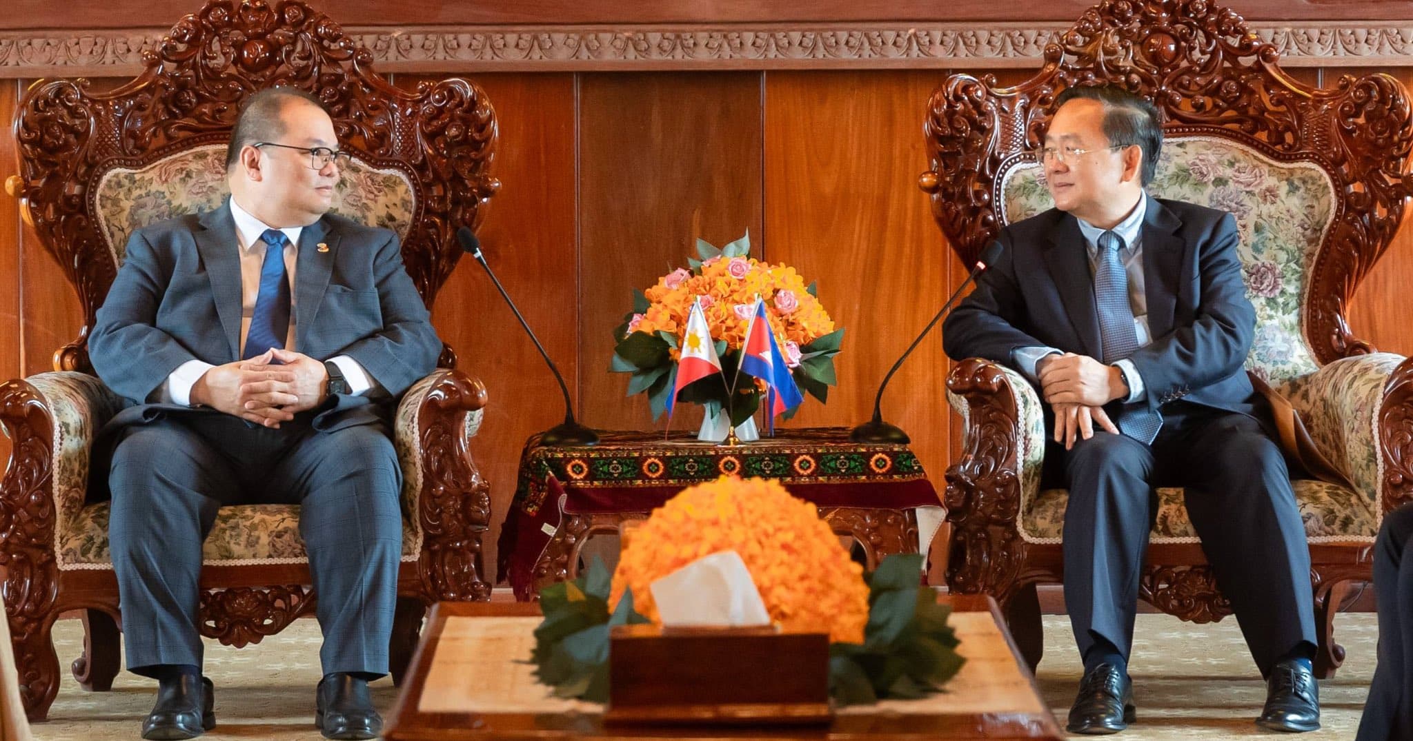 ឯកឧត្តម សុខ លូ អញ្ជើញជួបពិភាក្សាការងារជាមួយឯកអគ្គរដ្ឋទូតនៃសាធារណរដ្ឋហ្វីលីពីនប្រចាំព្រះរាជាណាចក្រកម្ពុជាដើម្បីពង្រឹងកិច្ចសហប្រតិបត្តិការរវាងស្ថានទូតហ្វីលីពីននិងរដ្ឋបាលខេត្តបាត់ដំបង