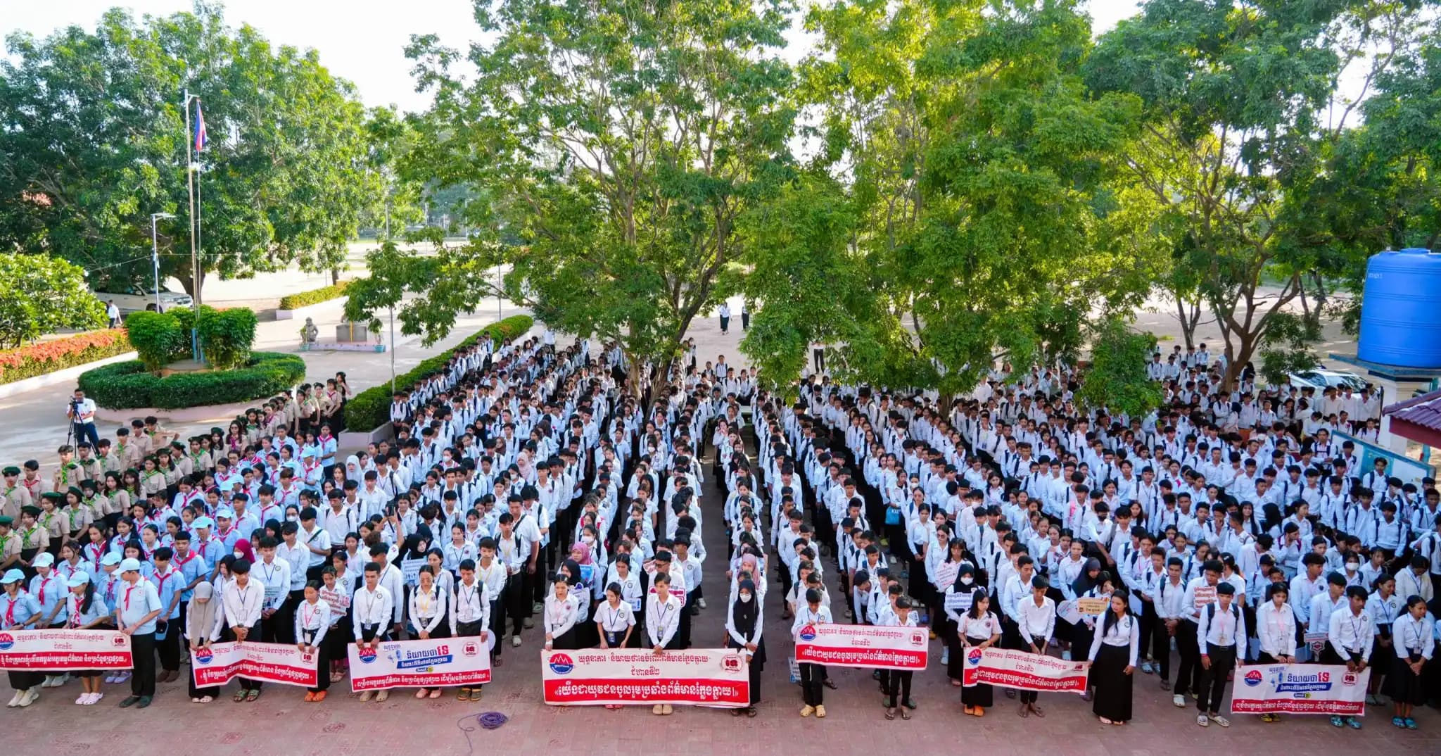 ដើម្បីរួមគ្នាទប់ស្កាត់ព័ត៌មានក្លែងក្លាយ យុវជន និងអ្នកប្រើប្រាស់បណ្ដាញសង្គមទាំងអស់ ត្រូវផ្ទៀងផ្ទាត់ប្រភពព័ត៌មានឱ្យបានច្បាស់លាស់ មុននឹងចុច Like និង Share