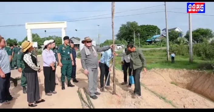 វីដេអូ÷ អភិបាលស្រុកស្ទោង អំពាវនាវដល់យុវជននិងប្រជាពលរដ្ឋ រួមគ្នាដាំឈើ ដើម្បីបង្កើនគម្របបៃតង និងលើកកម្ពស់សោភ័ណភាពបរិស្ថាន