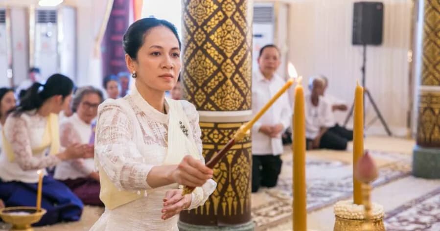 លោកជំទាវបណ្ឌិត ពេជ ចន្ទមុន្នី ហ៊ុនម៉ាណែត អញ្ជើញចូលរួមពិធីសូត្រមន្តកាន់បិណ្ឌវេនទី៤ នៅវត្តឧណ្ណាលោម