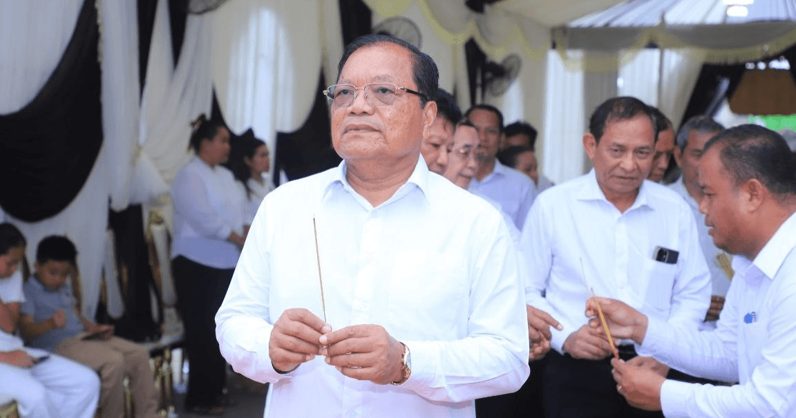 ប្រតិភូខេត្តកណ្ដាល អញ្ជើញគោរពវិញ្ញាណក្ខន្ធ លោក ញ៉ិល ឈឿន អតីតសមាជិកក្រុមប្រឹក្សាស្រុកកណ្តាលស្ទឹង